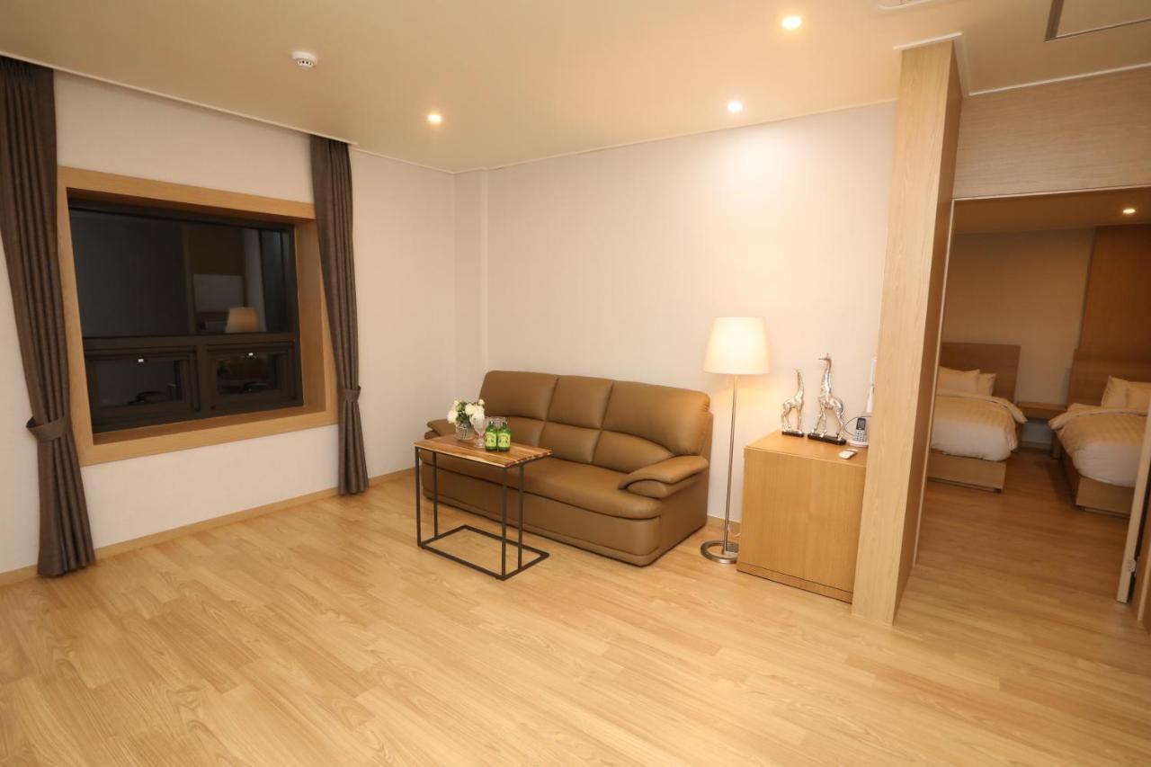 Daedunsan Hotel Wanju ภายนอก รูปภาพ